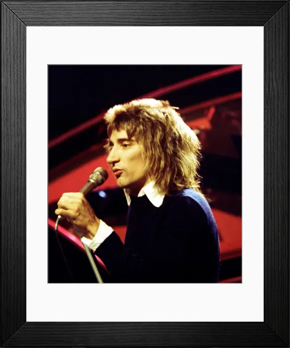 Framed Print : Rod Stewart - Pop Star - The Faces seen here during rehearsals for the BBC Framed Print : Rod Stewart - Pop Star - The Faces seen here during rehearsals for the BBC