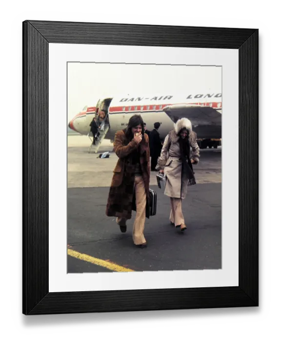Framed Print : The Carpenters - Pop Group Karen Carpenter arriving at Birmingham airport