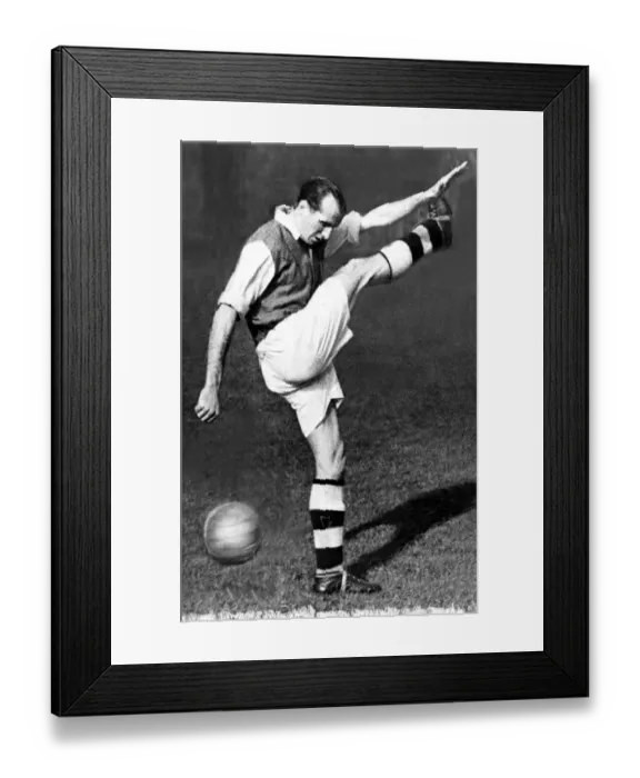 Framed Print : Wally Barnes Football Player of Arsenal - 15 / 10 / 1949 Framed Print : Wally Barnes Football Player of Arsenal - 15 / 10 / 1949