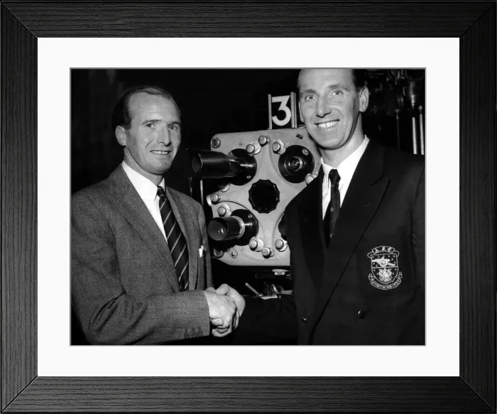 Framed Print : Wally Barnes Football Player of Arsenal - 22 / 12 / 1955 Framed Print : Wally Barnes Football Player of Arsenal - 22 / 12 / 1955