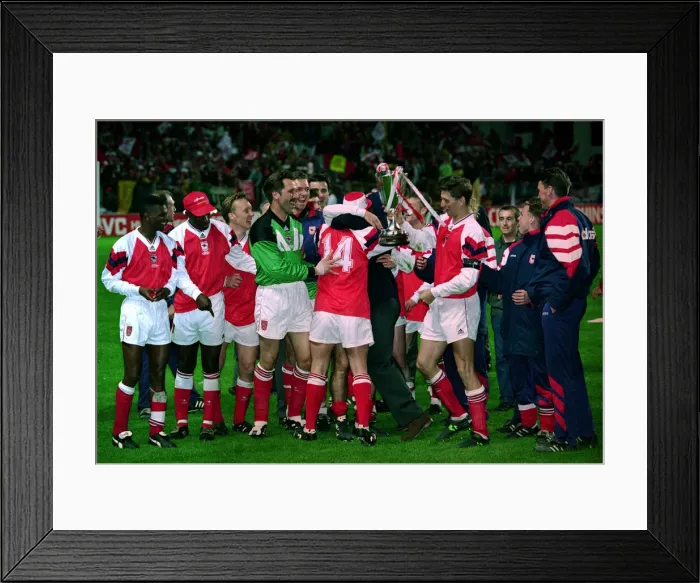Framed Print : Arsenal v Parma - European Cup Winners Cup 1994 Team / Group Photo celebrating Framed Print : Arsenal v Parma - European Cup Winners Cup 1994 Team / Group Photo celebrating