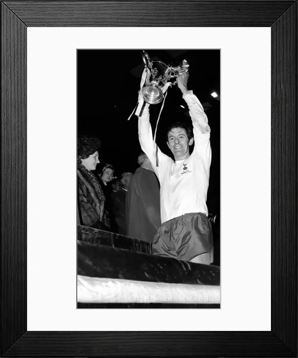 Framed Print : Alan Mullery of Tottenham Hotspur - February 1971 holding the winning League Cup Framed Print : Alan Mullery of Tottenham Hotspur - February 1971 holding the winning League Cup