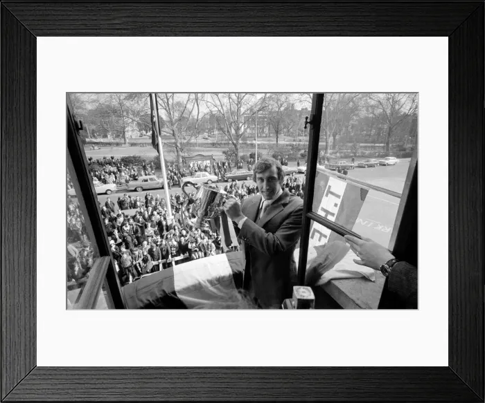 Framed Print : Martin Chivers of Tottenham Hotspur - March 1971 after Spurs won the Football Framed Print : Martin Chivers of Tottenham Hotspur - March 1971 after Spurs won the Football