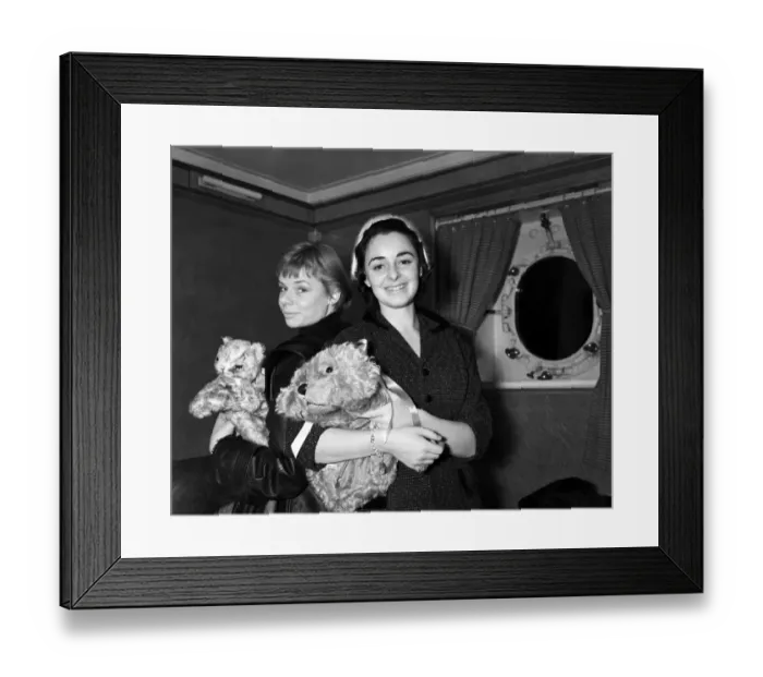 Framed Print : Arriving on the Queen Mary'from New York. Returning from Hollywood where Framed Print : Arriving on the Queen Mary'from New York. Returning from Hollywood where
