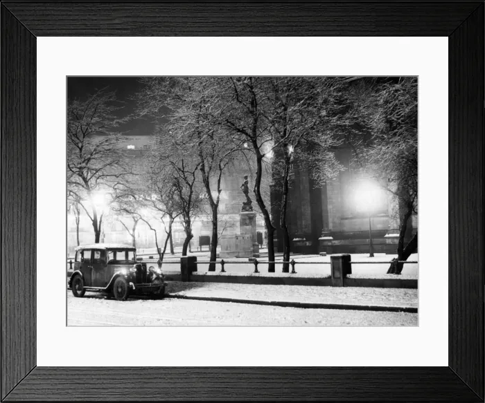 Framed Print : A fall of snow transforms Barras Bridge and St Thomas Framed Print : A fall of snow transforms Barras Bridge and St Thomas