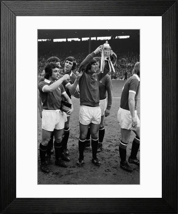 Framed Print : Manchester United v Blackpool, League Division Two, final score 4-0 to Manchester United Framed Print : Manchester United v Blackpool, League Division Two, final score 4-0 to Manchester United