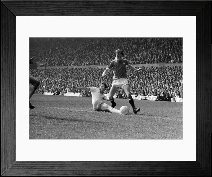 Framed Print : Manchester United v Blackpool, League Division Two, final score 4-0 to Manchester United Framed Print : Manchester United v Blackpool, League Division Two, final score 4-0 to Manchester United