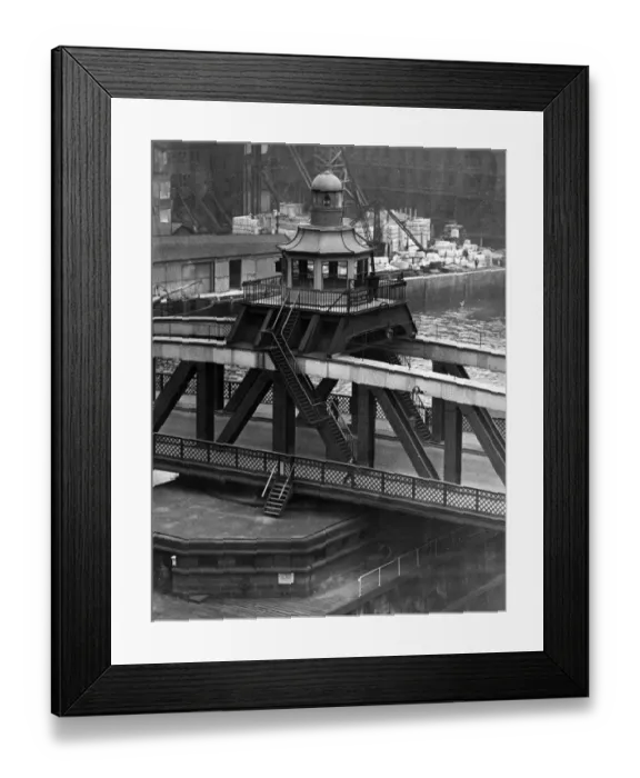 Framed Print : The central tower of the Swing Bridge, Newcastle. Newcastle upon Tyne, Tyne and Wear
