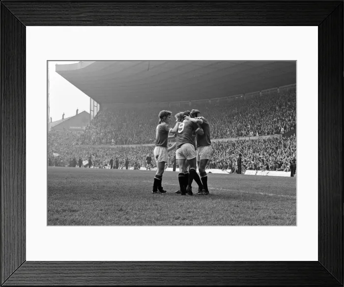 Framed Print : Manchester United v Blackpool, League Division Two, final score 4-0 to Manchester United Framed Print : Manchester United v Blackpool, League Division Two, final score 4-0 to Manchester United