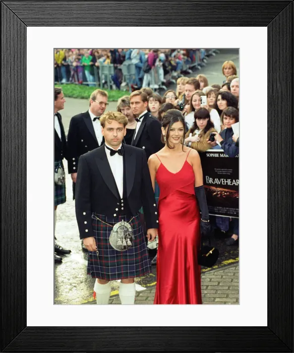 Framed Print : Catherine Zeta Jones and Angus Macfadyen attend the premiere of Braveheart in Stirling