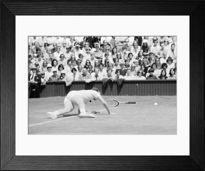 Framed Print : Jimmy Connors v John McEnroe, Wimbledon Mens Semi Final, Thursday 30th June 1977