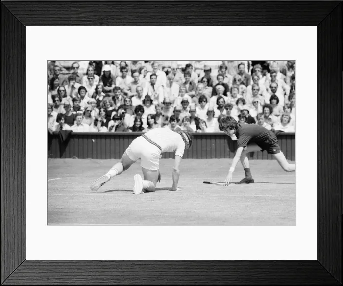 Framed Print : Jimmy Connors v John McEnroe, Wimbledon Mens Semi Final, Thursday 30th June 1977
