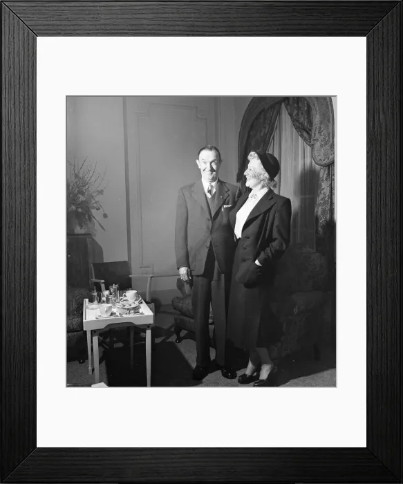 Framed Print : Stan Laurel and Oliver Hardy, arrived in the UK Monday (28th January) Framed Print : Stan Laurel and Oliver Hardy, arrived in the UK Monday (28th January)