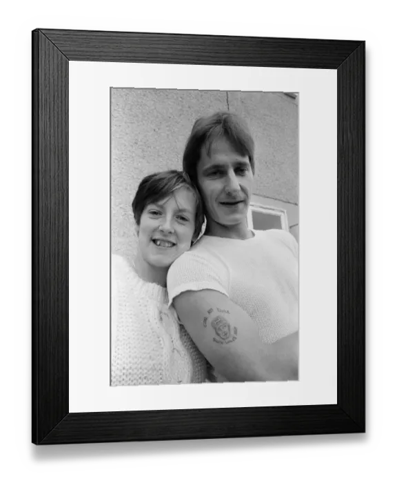 Framed Print : Kelvin Bailey and his new tattoo of Arthur Scargill. 20th September 1984 Framed Print : Kelvin Bailey and his new tattoo of Arthur Scargill. 20th September 1984