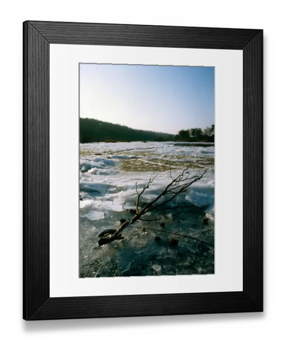 Framed Print : The frozen River Tyne at Prudhoe, Northumberland. January 1993