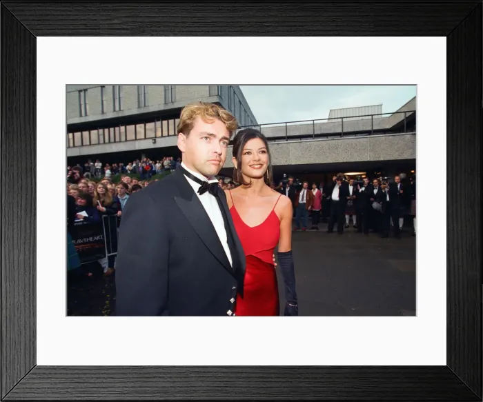 Framed Print : Catherine Zeta Jones and Angus Macfadyen attend the premiere of Braveheart in Stirling Framed Print : Catherine Zeta Jones and Angus Macfadyen attend the premiere of Braveheart in Stirling