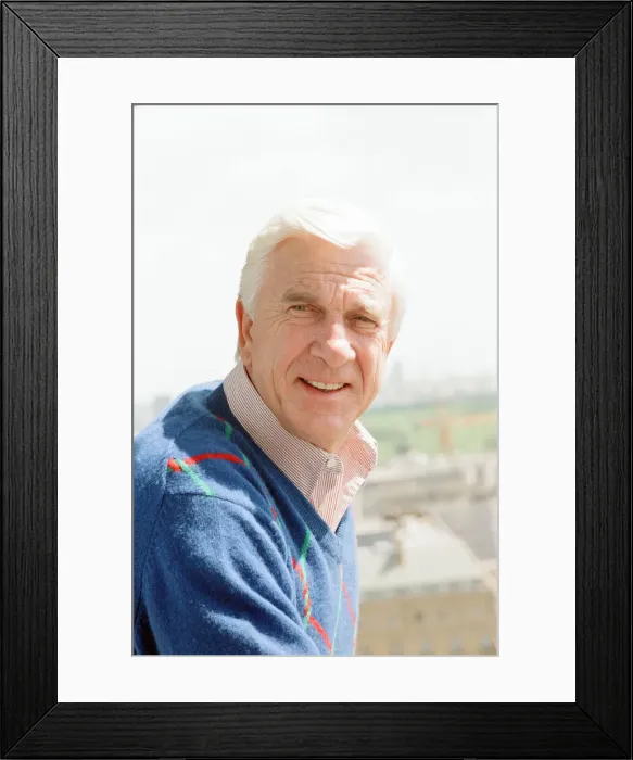 Framed Print : Leslie Nielsen, Canadian actor and comedian, pictured Thursday 24th May 1990 Framed Print : Leslie Nielsen, Canadian actor and comedian, pictured Thursday 24th May 1990