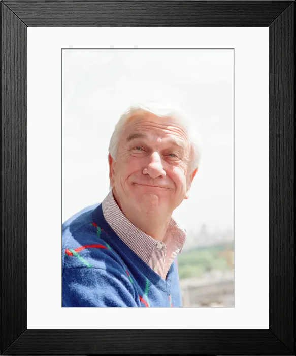 Framed Print : Leslie Nielsen, Canadian actor and comedian, pictured Thursday 24th May 1990 Framed Print : Leslie Nielsen, Canadian actor and comedian, pictured Thursday 24th May 1990