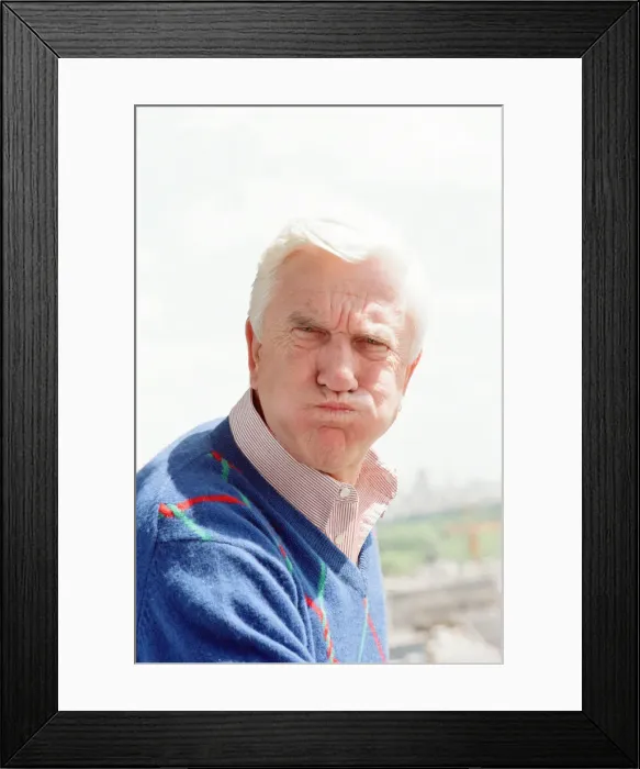 Framed Print : Leslie Nielsen, Canadian actor and comedian, pictured Thursday 24th May 1990 Framed Print : Leslie Nielsen, Canadian actor and comedian, pictured Thursday 24th May 1990