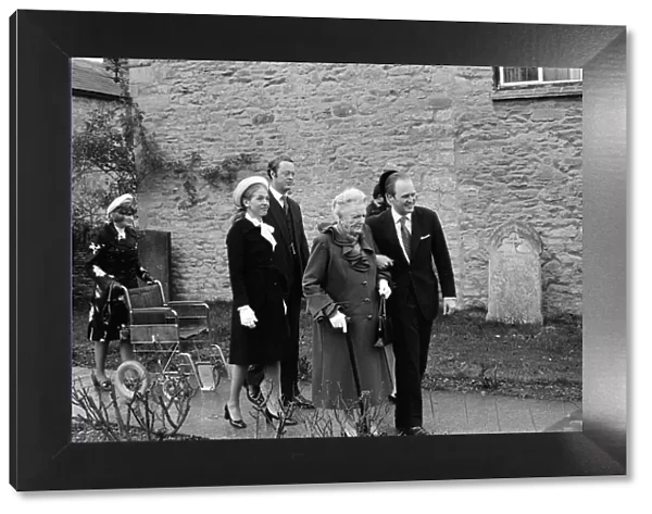 Churchill memorial service, at Bladon Church, Oxon. Lady Spencer-Churchill with her
