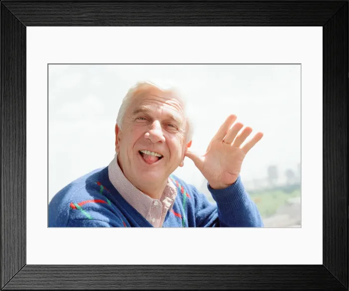 Framed Print : Leslie Nielsen, Canadian actor and comedian, pictured Thursday 24th May 1990 Framed Print : Leslie Nielsen, Canadian actor and comedian, pictured Thursday 24th May 1990