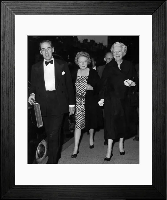 Framed Print : Lady Churchill (right) arrives at the Middlesex hospital to visit Sir Winston Framed Print : Lady Churchill (right) arrives at the Middlesex hospital to visit Sir Winston
