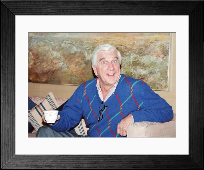 Framed Print : Leslie Nielsen, Canadian actor and comedian, pictured Thursday 24th May 1990 Framed Print : Leslie Nielsen, Canadian actor and comedian, pictured Thursday 24th May 1990