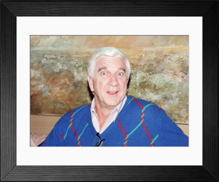 Framed Print : Leslie Nielsen, Canadian actor and comedian, pictured Thursday 24th May 1990 Framed Print : Leslie Nielsen, Canadian actor and comedian, pictured Thursday 24th May 1990