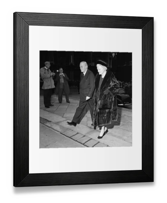 Framed Print : Lady Churchill and Randolph Churchill arriving at the Kennedy Memorial service at St Framed Print : Lady Churchill and Randolph Churchill arriving at the Kennedy Memorial service at St