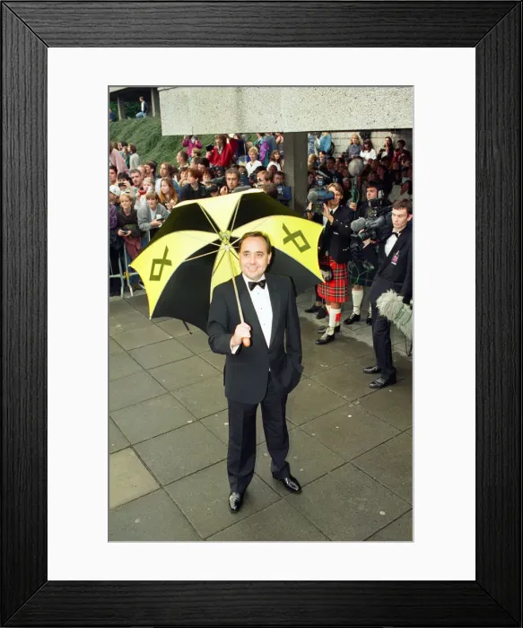 Framed Print : Alex Salmond attends the premiere of Braveheart in Stirling, Scotland. 3rd September 1995 Framed Print : Alex Salmond attends the premiere of Braveheart in Stirling, Scotland. 3rd September 1995