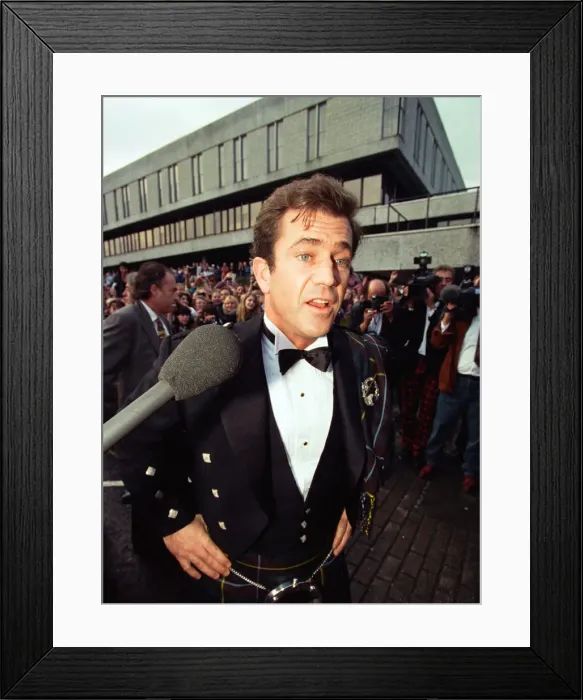 Framed Print : Mel Gibson attends the premiere of Braveheart in Stirling, Scotland. 3rd September 1995