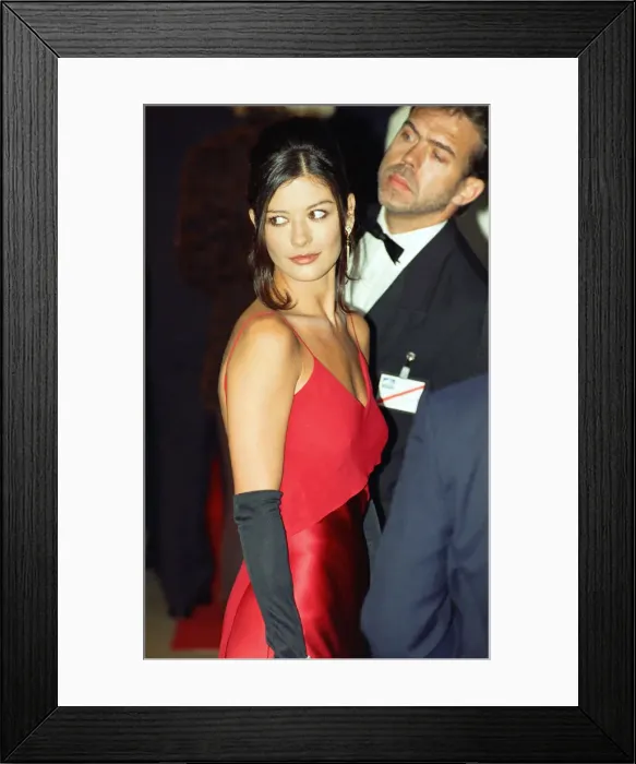 Framed Print : Catherine Zeta Jones attends the premiere of Braveheart in Stirling, Scotland Framed Print : Catherine Zeta Jones attends the premiere of Braveheart in Stirling, Scotland