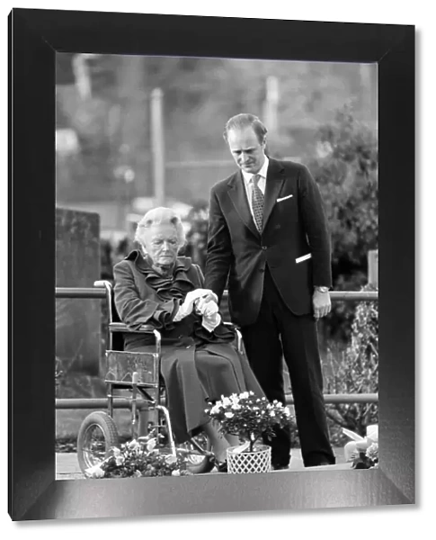 Churchill memorial service, at Bladon Church, Oxon. Lady Spencer-Churchill with her