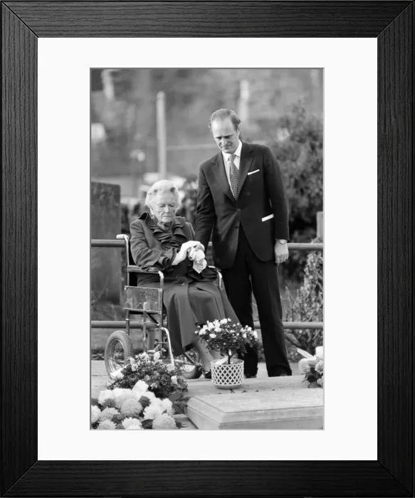 Framed Print : Churchill memorial service, at Bladon Church, Oxon. Lady Spencer-Churchill with her Framed Print : Churchill memorial service, at Bladon Church, Oxon. Lady Spencer-Churchill with her
