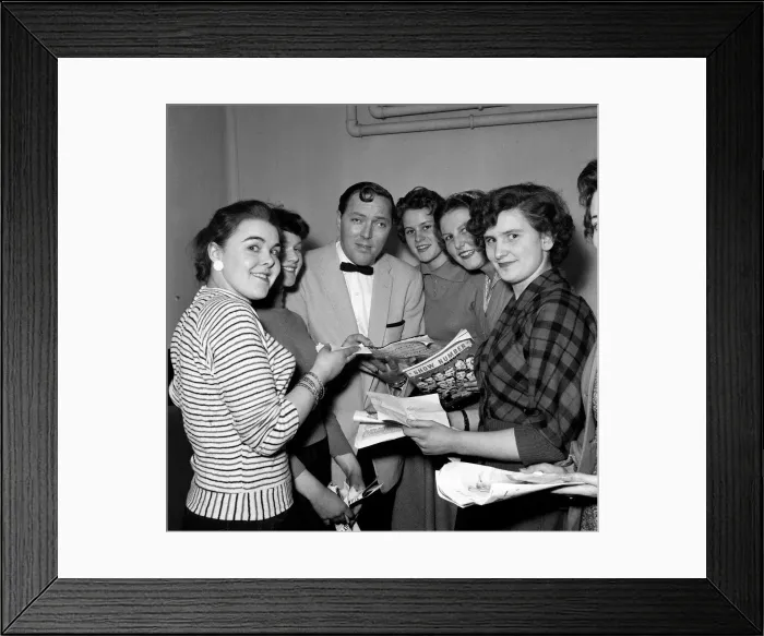 Framed Print : Bill Haley in his dressing room at the Dominion Theatre, Tottenham Court Road Framed Print : Bill Haley in his dressing room at the Dominion Theatre, Tottenham Court Road