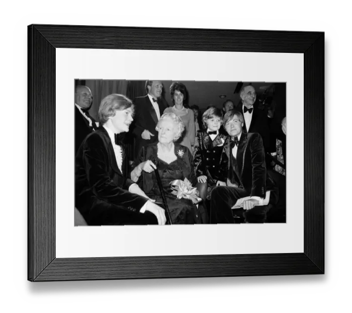 Framed Print : Young Winston'film premiere at the Odeon Leicester Square