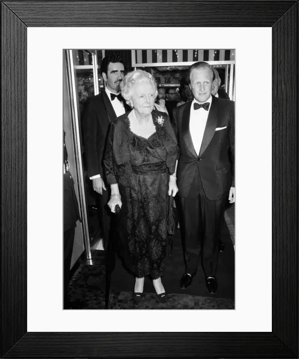 Framed Print : Young Winston'film premiere at the Odeon Leicester Square Framed Print : Young Winston'film premiere at the Odeon Leicester Square