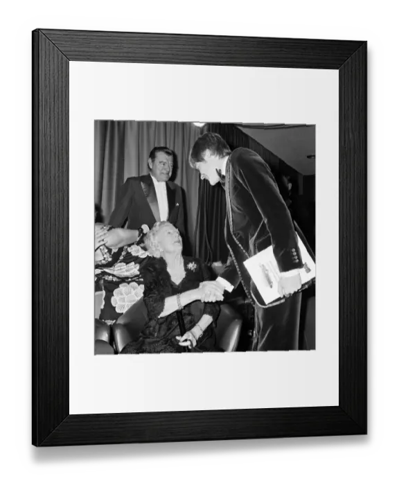 Framed Print : Young Winston'film premiere at the Odeon Leicester Square Framed Print : Young Winston'film premiere at the Odeon Leicester Square
