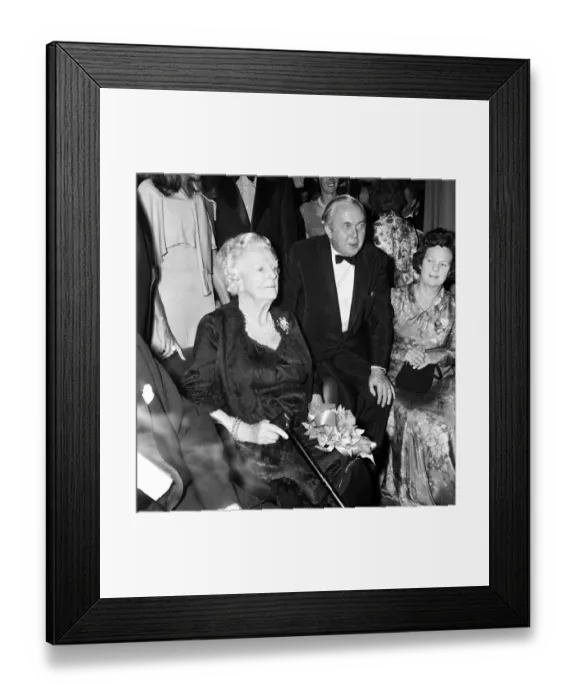 Framed Print : Young Winston'film premiere at the Odeon Leicester Square Framed Print : Young Winston'film premiere at the Odeon Leicester Square