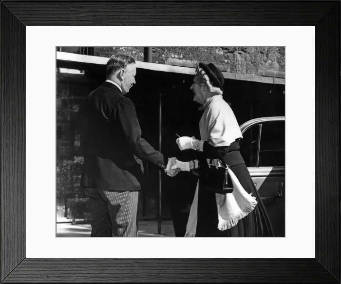 Framed Print : Lady Churchill greeted by the Duke of Norfolk on her arrival at Westminster Abbey for a Framed Print : Lady Churchill greeted by the Duke of Norfolk on her arrival at Westminster Abbey for a