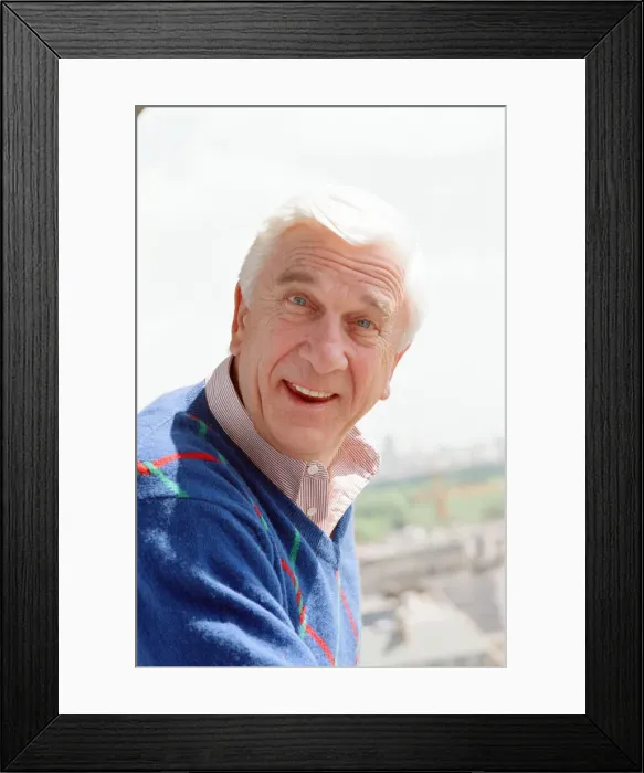 Framed Print : Leslie Nielsen, Canadian actor and comedian, pictured Thursday 24th May 1990 Framed Print : Leslie Nielsen, Canadian actor and comedian, pictured Thursday 24th May 1990