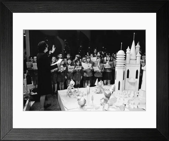 Framed Print : Marathon carol singers, in the Cleveland. Middlesbrough, North Yorkshire, 1974