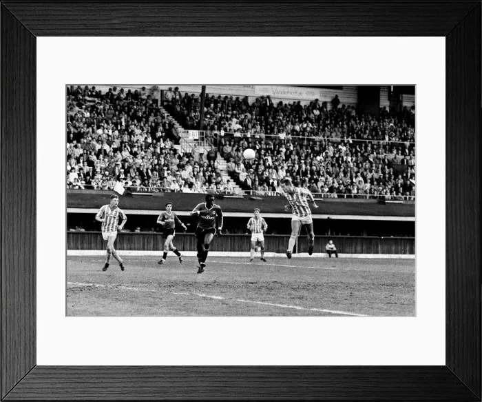 Framed Print : F. A. Youth Cup Final at Highfield Road. Coventry City 1 - 0 Charlton Athletic