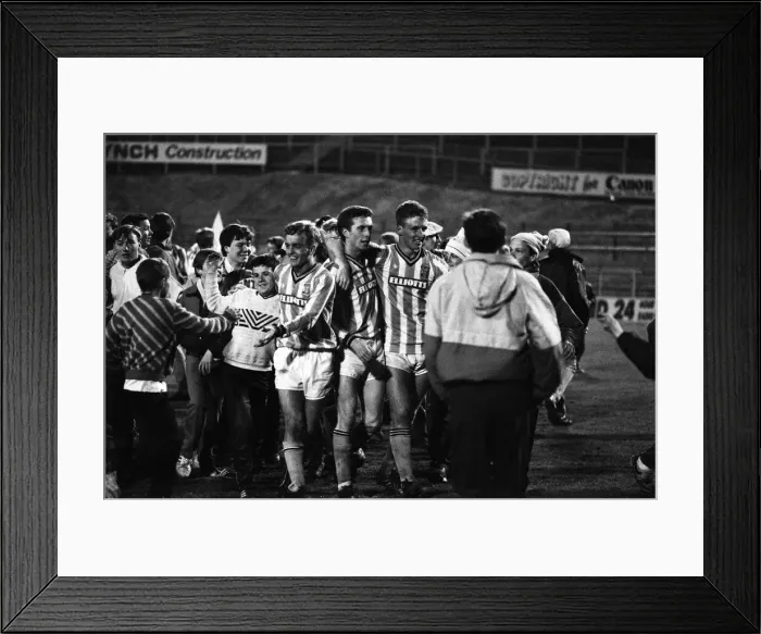Framed Print : F. A. Youth Cup Final at Highfield Road. Coventry City 1 - 0 Charlton Athletic