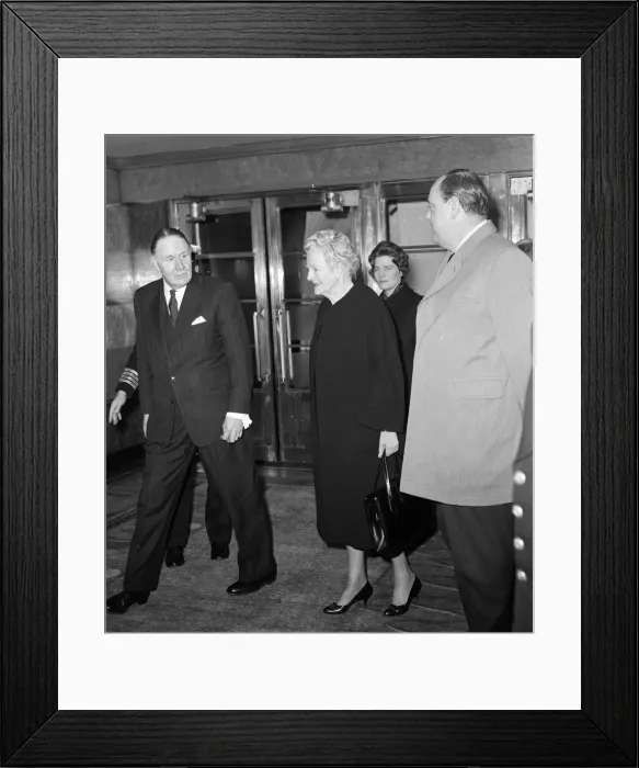 Framed Print : Lady Churchill leaves for Barbados. Her husband, Sir Winston Churchill died on the 24th Framed Print : Lady Churchill leaves for Barbados. Her husband, Sir Winston Churchill died on the 24th