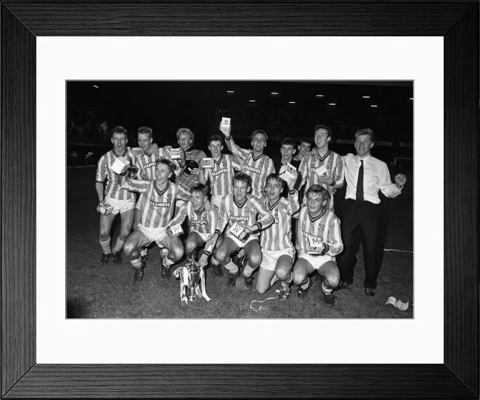 Framed Print : F. A. Youth Cup Final at Highfield Road. Coventry City 1 - 0 Charlton Athletic