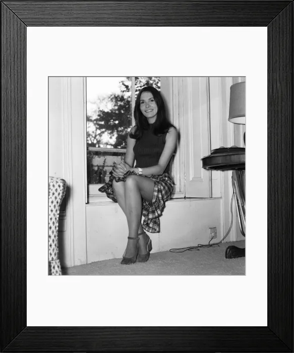 Framed Print : Joan Bakewell at home in Primrose Hill. 22nd October 1971 Framed Print : Joan Bakewell at home in Primrose Hill. 22nd October 1971