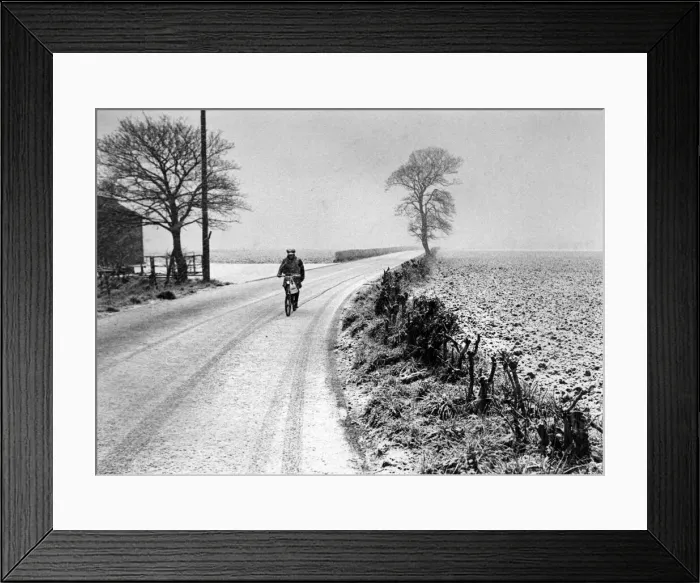 Framed Print : A lone cyclist pedals through the blizzard at Aughton, Lancashire. 26th March 1975 Framed Print : A lone cyclist pedals through the blizzard at Aughton, Lancashire. 26th March 1975