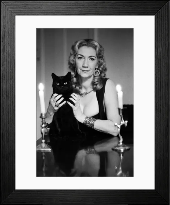 Framed Print : Witch, Mrs Patricia Crowther, High Priestess of the Moon Goddess pictured at her