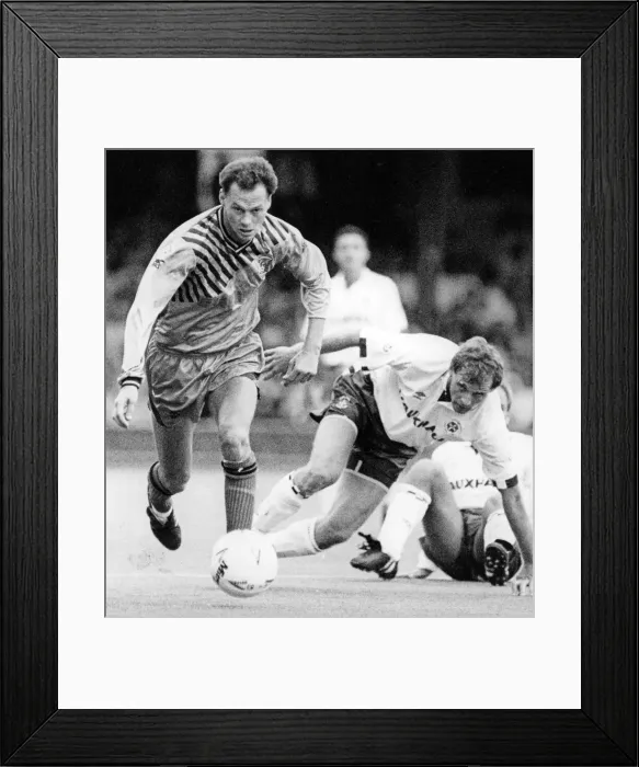 Framed Print : Luton Town 1-0 Coventry City, Divison 1 match held at Kenilworth Road Framed Print : Luton Town 1-0 Coventry City, Divison 1 match held at Kenilworth Road